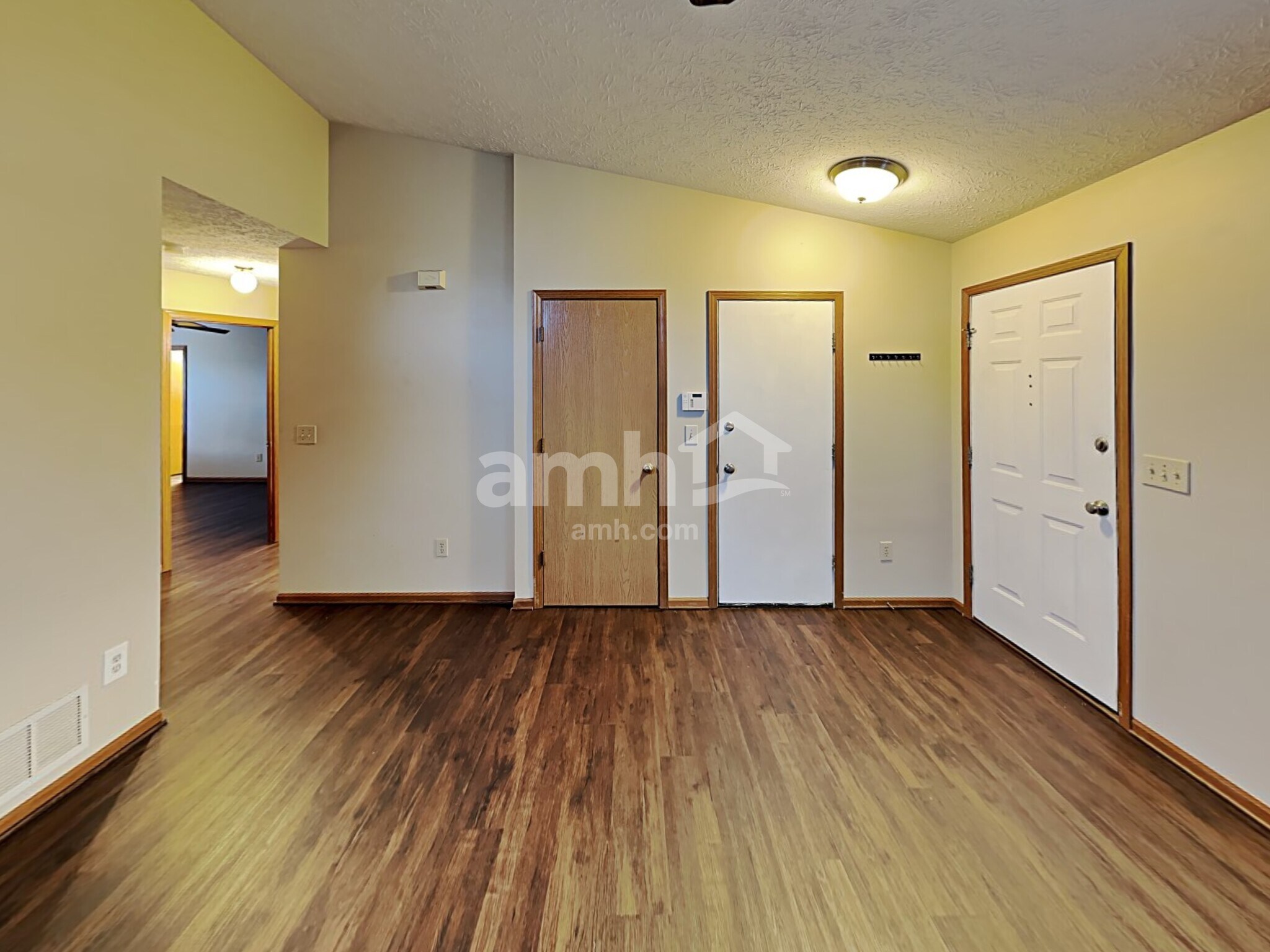 Building Photo - 1465 Pinestone Dr