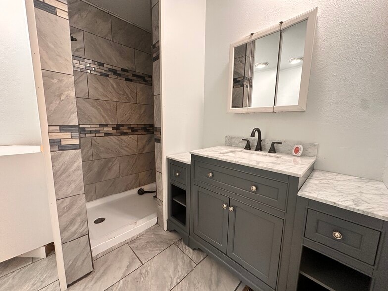 Building Photo - 22 Lapin St