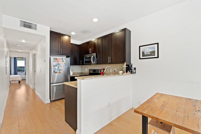 Building Photo - 110 Tidewater St