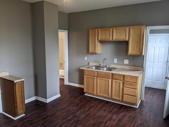 Building Photo - 2273 Mayville