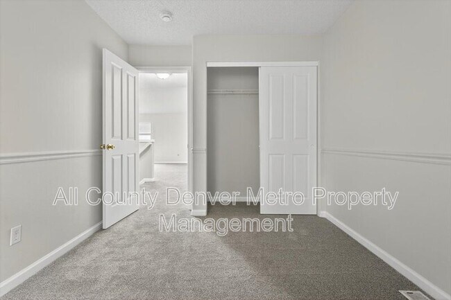 Building Photo - 5241 Helena St