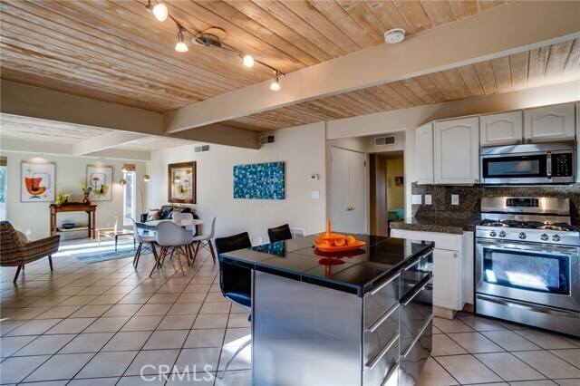 Building Photo - 576 E Desert Holly Cir