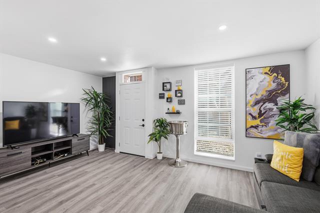 Building Photo - 9829 Park Ln Ct