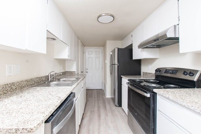 Building Photo - 3212 Trenton Dr