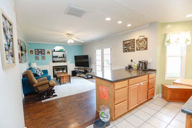Building Photo - Modern Comfort in a Peaceful Setting – 4BR...