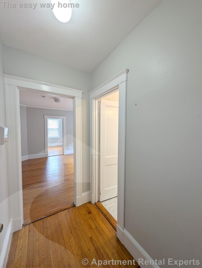 Building Photo - 156-158 Summer St Unit #302
