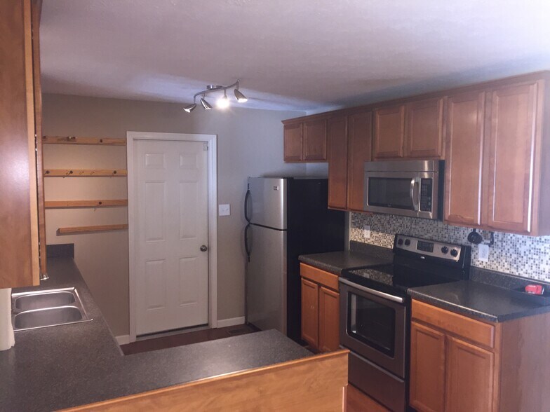 Kitchen - 1719 Frank Watts Rd