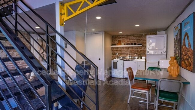 Building Photo - 40 N Freedom Blvd