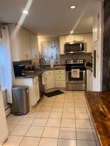 Building Photo - 66 Hill St