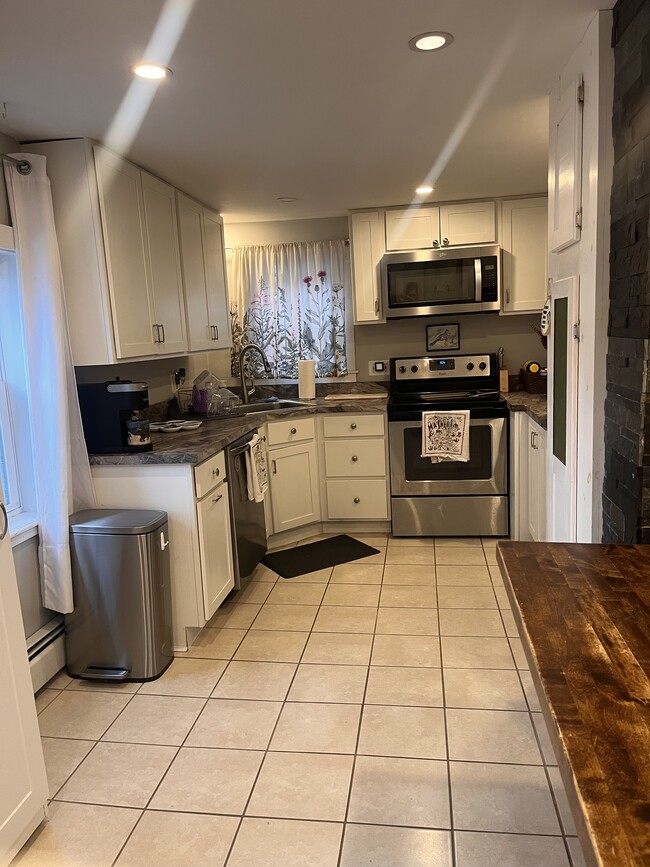 Building Photo - 66 Hill St