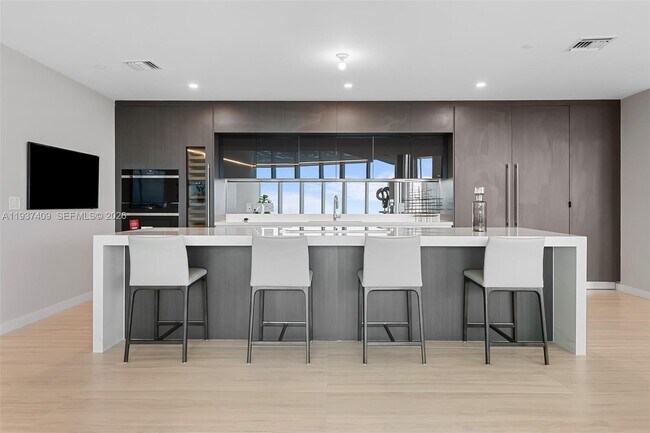 Building Photo - 851 NE 1st Ave