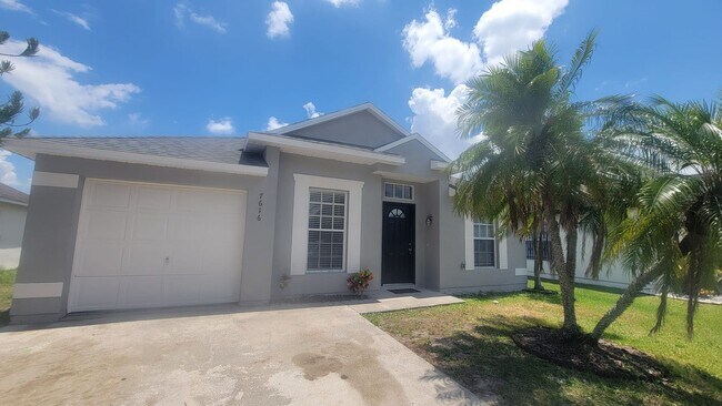 Building Photo - Corner of Curry Ford and Goldenrod 3 bedroom 2 baths and one car garage
