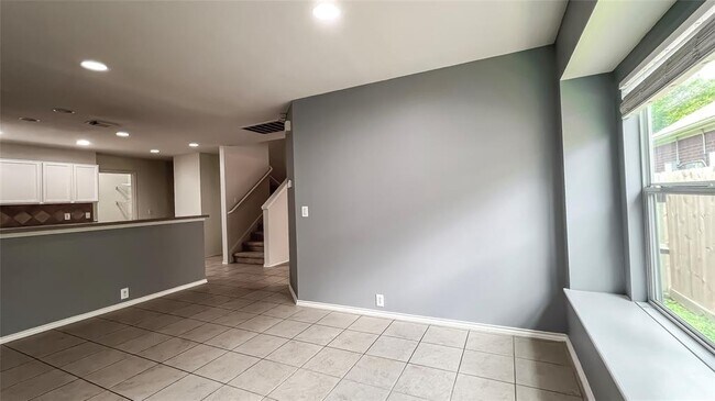 Building Photo - 5818 La Crema