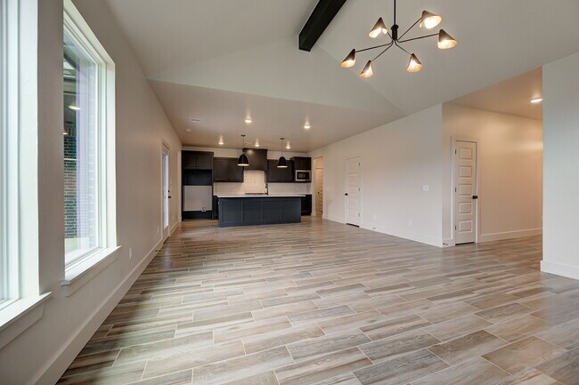 Building Photo - 6101 Kinnick Dr