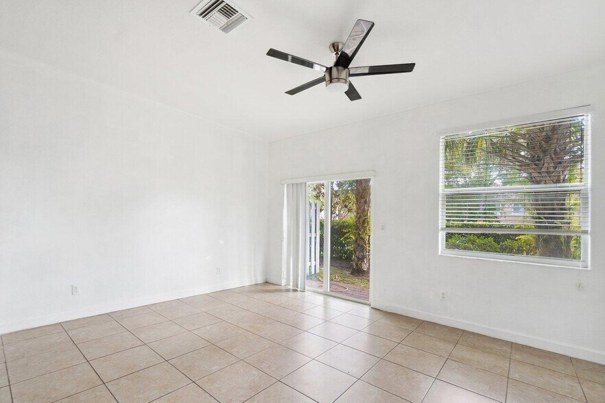 Building Photo - 5288 Ashley River Rd