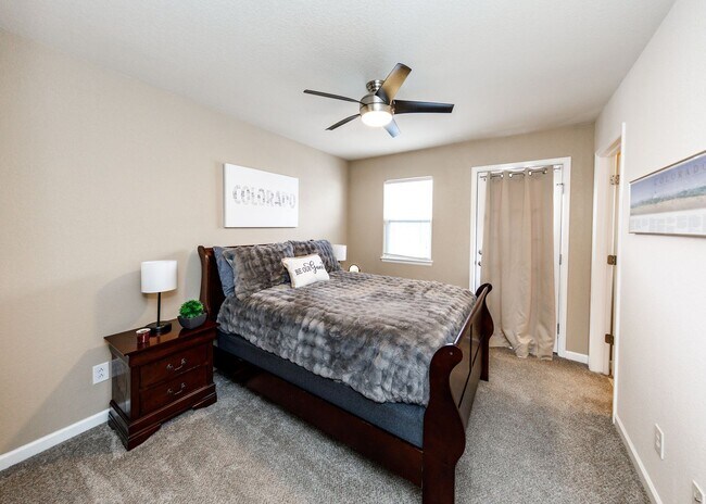 Building Photo - Fully Furnished Downtown 2 Bed, 4 Bath Executive Townhouse