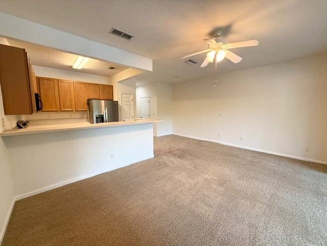 Building Photo - Beautiful 2-Bedroom Townhome with Loft and...