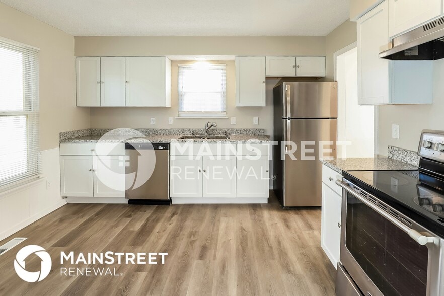 Building Photo - 821 E Northview St