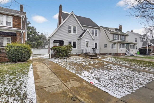 Building Photo - 231 E 210th St