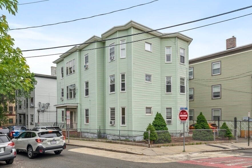 Primary Photo - 105 Walnut St