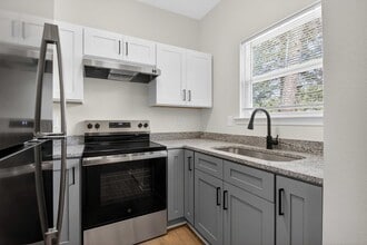 Building Photo - 2015-2017 Scotty Ct