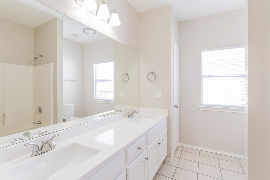 Building Photo - 6300 Redeagle Creek Dr