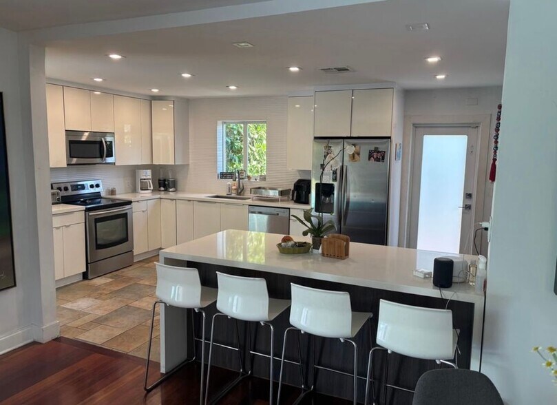 Building Photo - 7300 SW 84th Ct