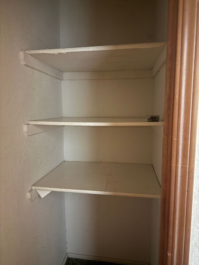 Building Photo - 1166 N Eagle Ln