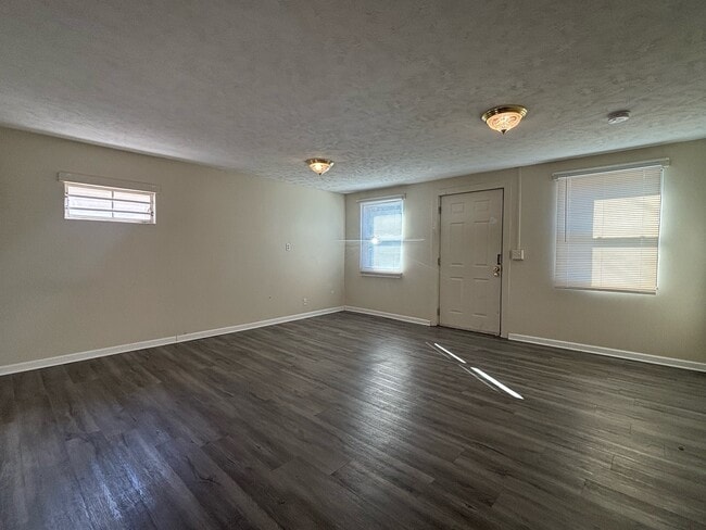 Building Photo - 206 Grady St