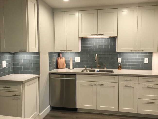 Building Photo - Beautiful Home in West Davis