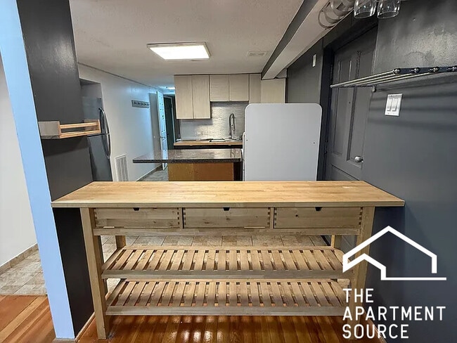 Building Photo - 3318 W Pierce Ave