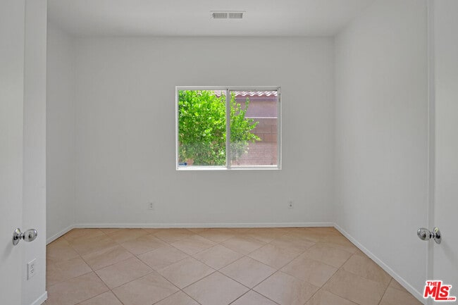 Building Photo - 3811 Eastgate N Rd