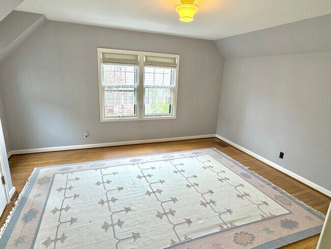 Building Photo - Alameda Neighborhood Pristine Tudor Home, Downtown Views, All The Amenities - A Must See!