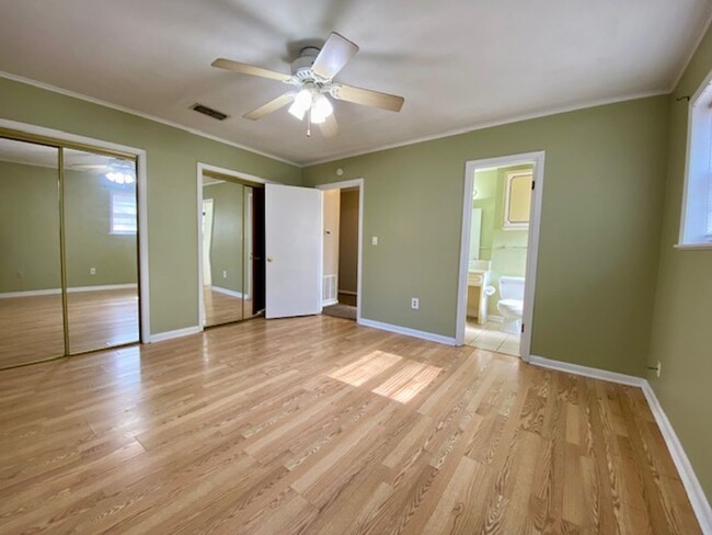 Building Photo - Beautiful 4 Bedroom 2 Bath 2 Story Home in...