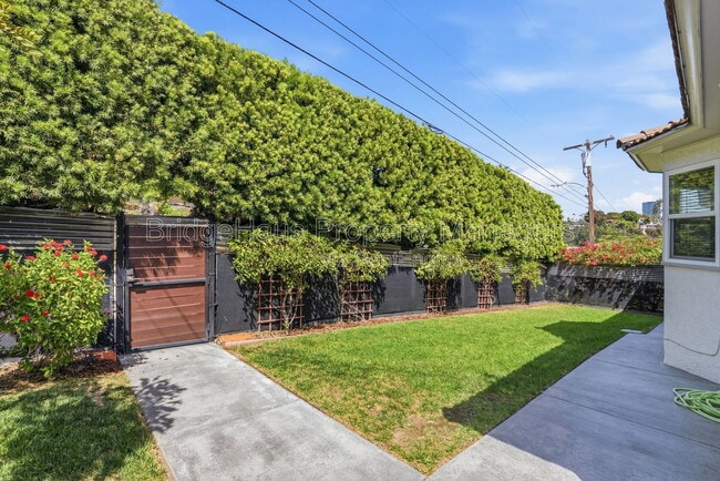 Building Photo - 3266 Goldfinch St