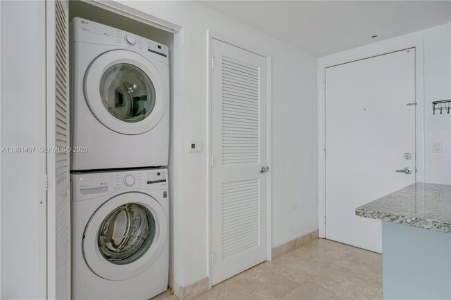 Building Photo - 950 Brickell Bay Dr