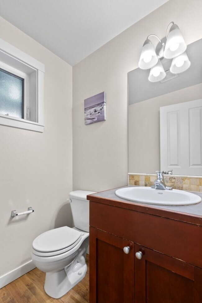 Building Photo - 3bd/2.25ba Seattle Townhouse