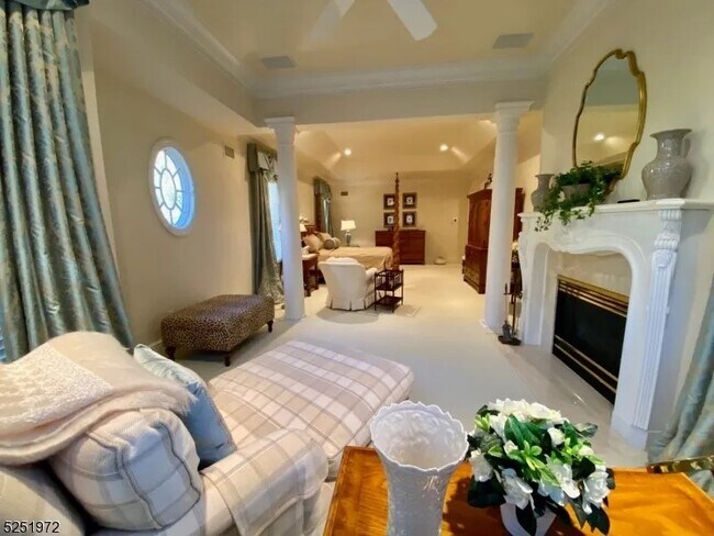 Master Bedroom - 1 Hurlingham Club Rd