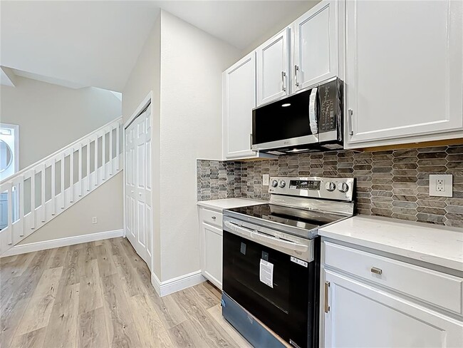 Building Photo - 14746 Clarkson Dr