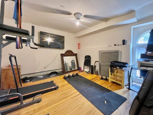 Building Photo - 415 1st St