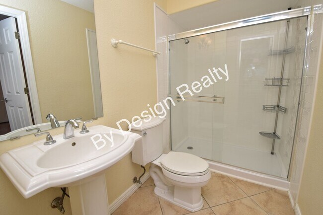 Building Photo - Eastside 3 Bed 2 Bath Gem with 2 Car Garage and Large Private Fenced Yard