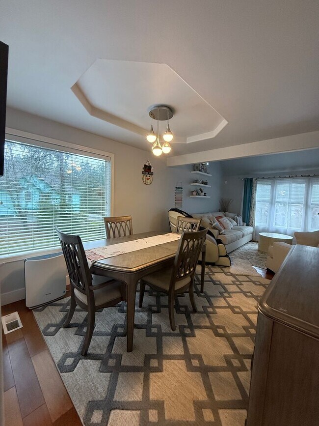 Building Photo - Silverdale 2 Story Home 4bed 2.5 bath