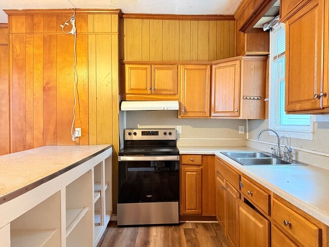 Building Photo - 2 Bedroom Home in the Heart of Milford!