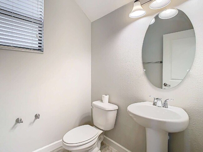 Building Photo - 925 Terra Vista St