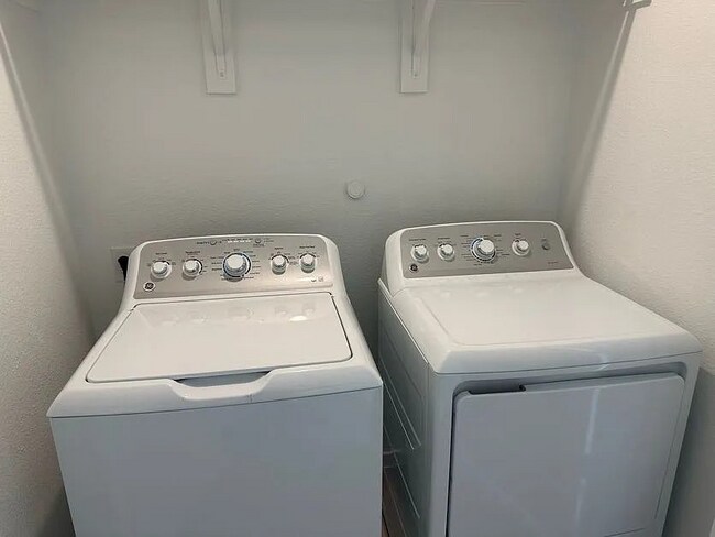 Building Photo - 11329 Rodeo Dr