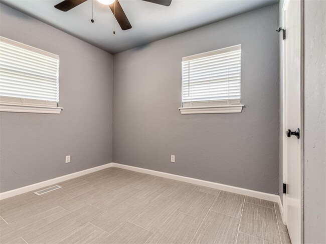 Building Photo - 14008 Gateway Dr