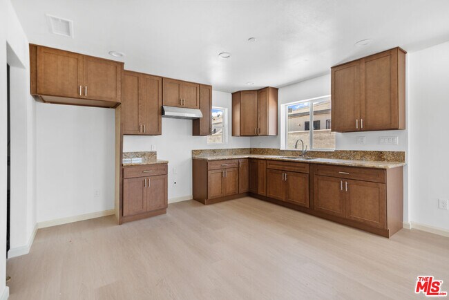 Building Photo - 1120 W 110th St