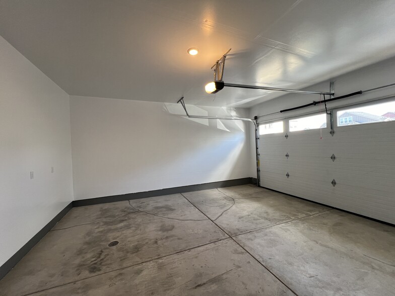 Building Photo - 8266 SE Blanton St