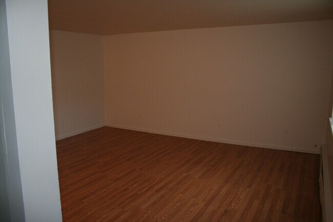 Building Photo - 2525 S Sheridan Blvd