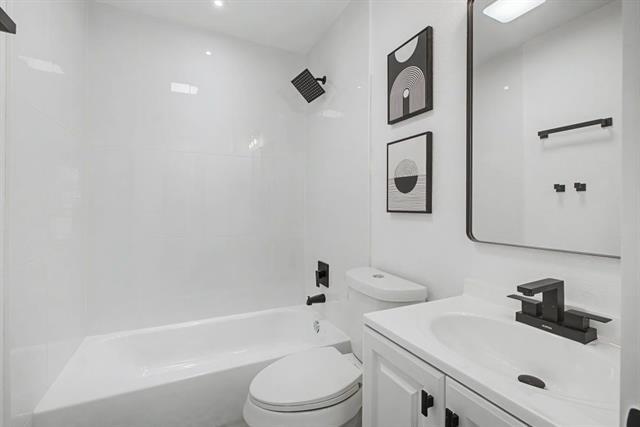 Building Photo - 806 Laguna Dr